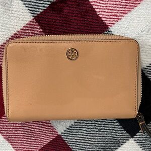 Authentic Tory Burch wallet in excellent shape, neutral beige color.